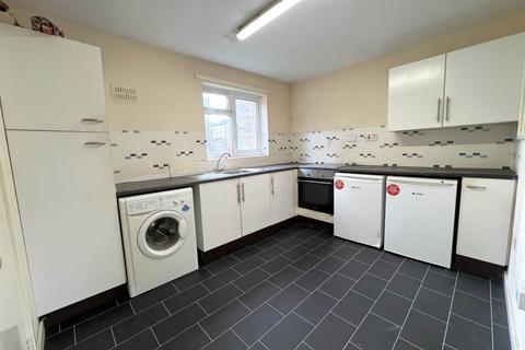 2 bedroom flat to rent, Spear Close, Luton LU3