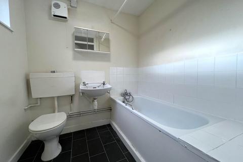 2 bedroom flat to rent, Spear Close, Luton LU3