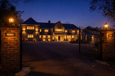 6 bedroom detached house for sale, Leeds LS17