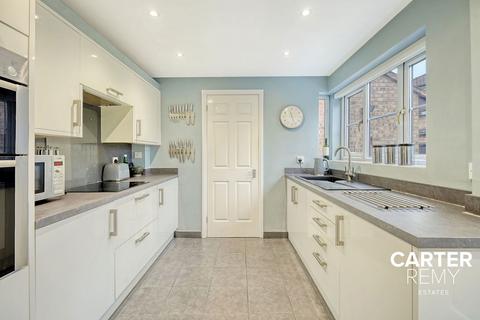 27 Amersham Avenue, Langdon Hills, Basildon, SS16 6SJ