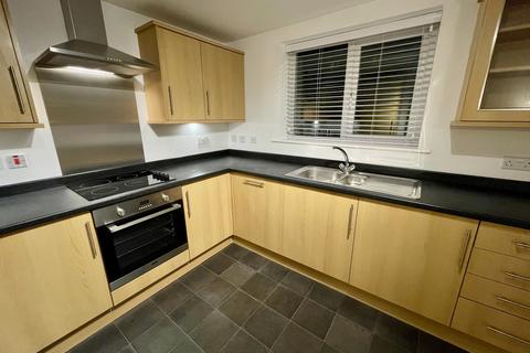 2 bedroom flat to rent, Whitehall Road, Bradford BD11