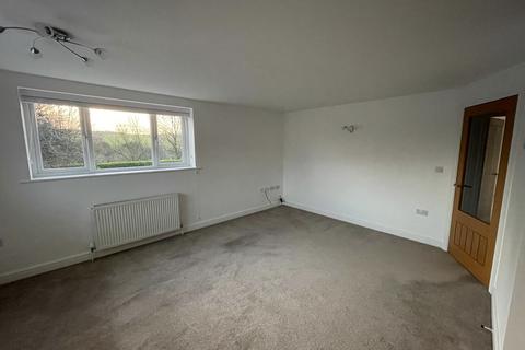 2 bedroom flat to rent, Whitehall Road, Bradford BD11