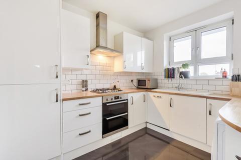 2 bedroom apartment to rent, Goldsmith Road London SE15