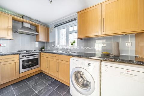 2 bedroom flat to rent, Mayford Close Beckenham BR3