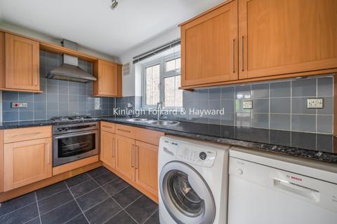 2 bedroom flat to rent, Mayford Close Beckenham BR3