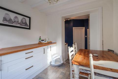 2 bedroom end of terrace house for sale, Valley Avenue, Halifax