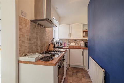 2 bedroom end of terrace house for sale, Valley Avenue, Halifax