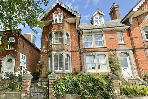 5 bedroom terraced house for sale, Oaks Road, Tenterden, Kent, TN30 6RD