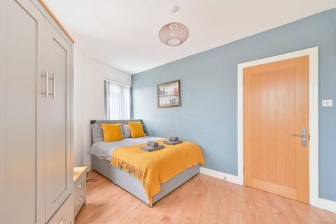 3 bedroom flat for sale, Kingsbury Road, Kingsbury, London, NW9