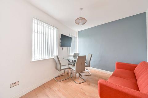 3 bedroom flat for sale, Kingsbury Road, Kingsbury, London, NW9