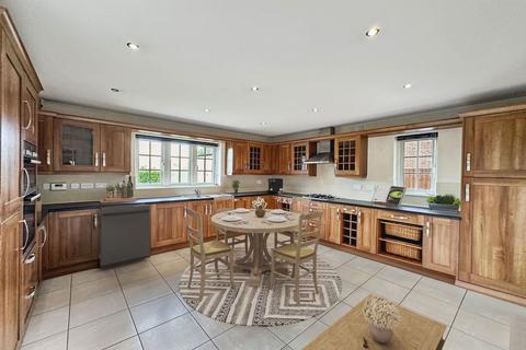 4 bedroom detached house for sale, Sherwood Court, Loughborough LE12