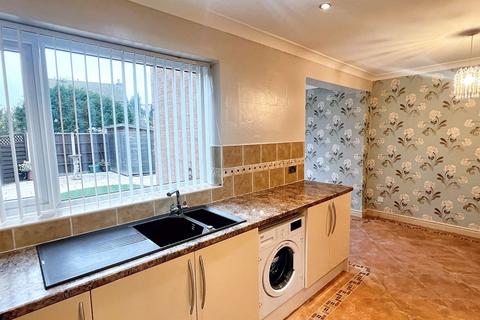 3 bedroom semi-detached house to rent, Montgomery Road, Widnes