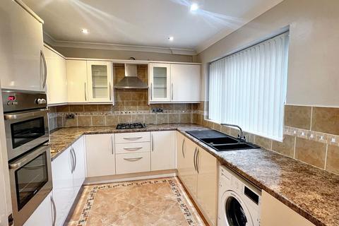 3 bedroom semi-detached house to rent, Montgomery Road, Widnes