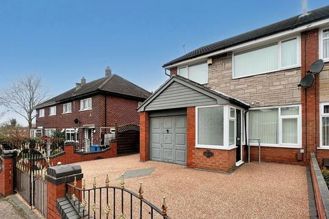 3 bedroom semi-detached house to rent, Montgomery Road, Widnes