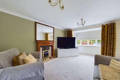 8 Kings Croft, Cannock, WS12 2GT