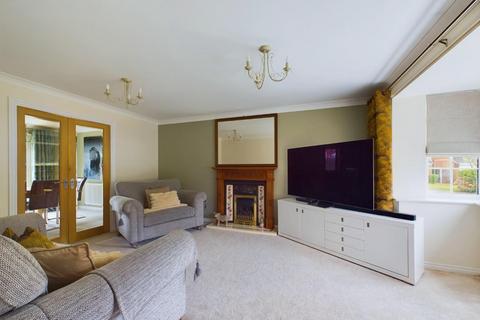 8 Kings Croft, Cannock, WS12 2GT