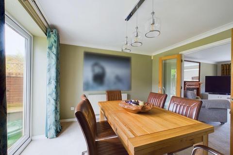 8 Kings Croft, Cannock, WS12 2GT