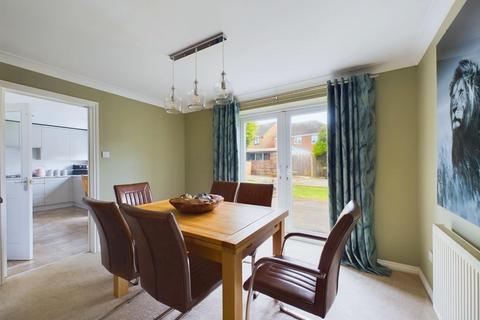 8 Kings Croft, Cannock, WS12 2GT