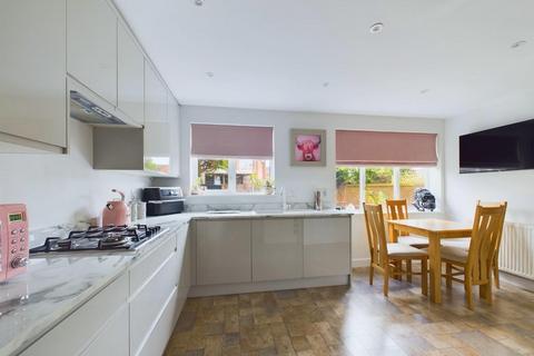 8 Kings Croft, Cannock, WS12 2GT