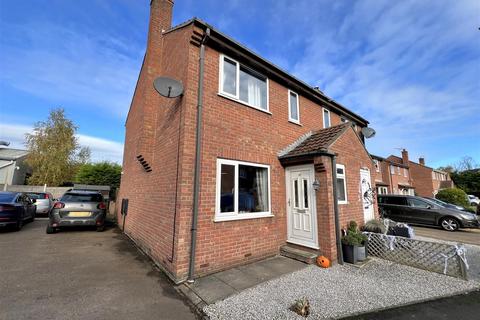 3 bedroom semi-detached house for sale, Coupland Road, Selby