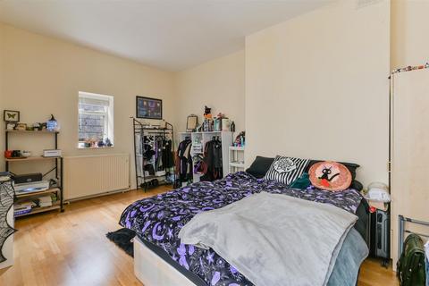 2 bedroom flat for sale, College Place, Camden, NW1