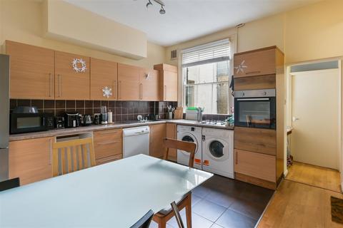 2 bedroom flat for sale, College Place, Camden, NW1