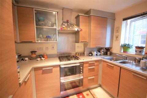 1 bedroom flat to rent, Gilbert White Close, Perivale UB6