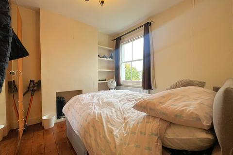 1 bedroom flat to rent, Russell Road, Wimbledon, SW19