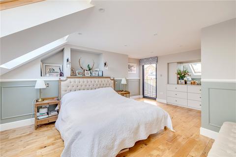 45 Replingham Road, London, SW18 5LT