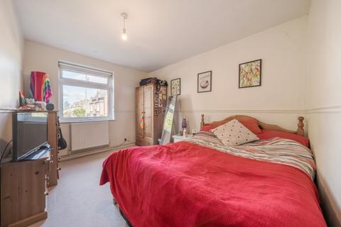 3 bedroom flat to rent, Earlsfield Road Earlsfield SW18