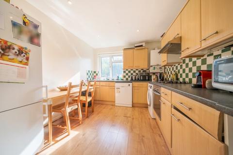 3 bedroom flat to rent, Earlsfield Road Earlsfield SW18