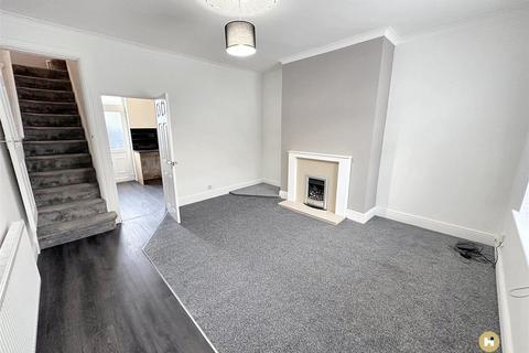 2 bedroom terraced house to rent, Fenton Street, Wakefield WF3