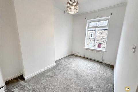 2 bedroom terraced house to rent, Fenton Street, Wakefield WF3