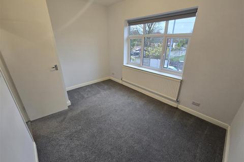 2 bedroom semi-detached house to rent, Melton Road, Crumpsall