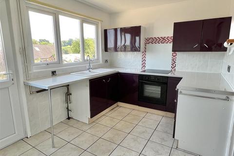 2 bedroom semi-detached house to rent, Kirby Close, Axminster EX13