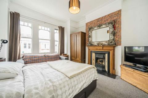 2 bedroom maisonette for sale, Louisville Road, London SW17