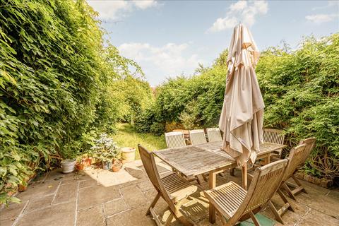 undefined, Ormiston Grove, Shepherd's Bush