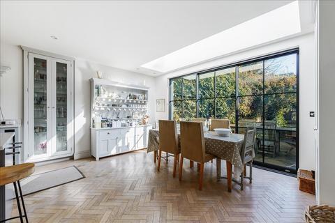 undefined, Ormiston Grove, Shepherd's Bush