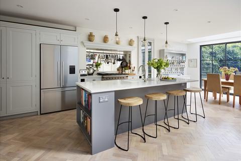 undefined, Ormiston Grove, Shepherd's Bush