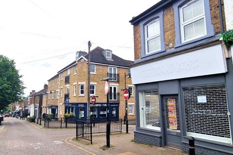 Shop to rent, Buckhurst Hill IG9