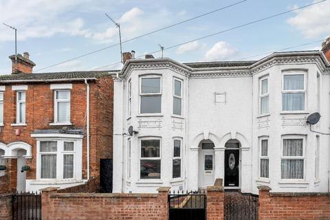 40 Hurst Grove, Bedford, MK40 4DP