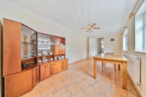 40 Hurst Grove, Bedford, MK40 4DP