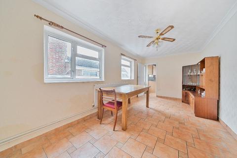 40 Hurst Grove, Bedford, MK40 4DP