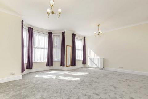 1 bedroom flat to rent, Ferry Road, Teddington TW11