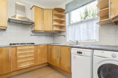 1 bedroom flat to rent, Ferry Road, Teddington TW11