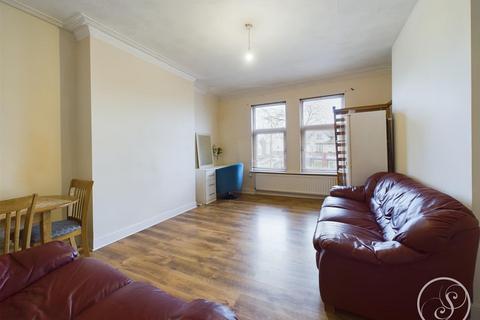 4 bedroom duplex for sale, Street Lane, Leeds