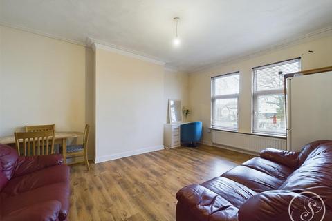 4 bedroom duplex for sale, Street Lane, Leeds