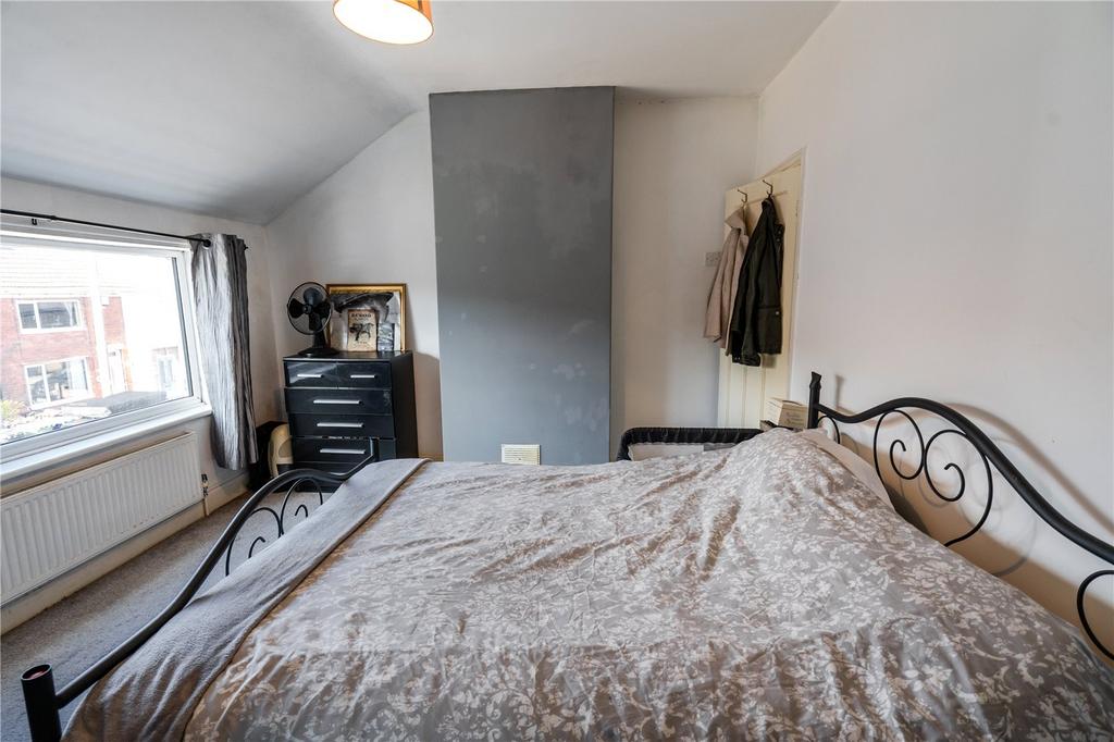 Bedroom 1 (2)