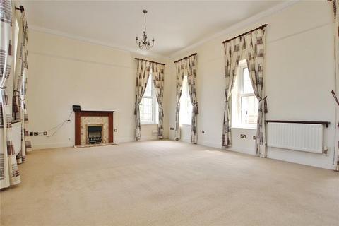 2 bedroom apartment to rent, Florence Court, Woking GU21