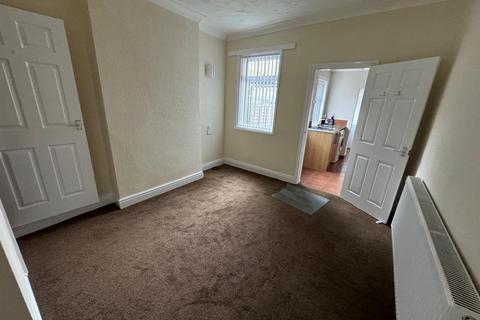 2 bedroom end of terrace house to rent, Berkeley Road East, Birmingham B25